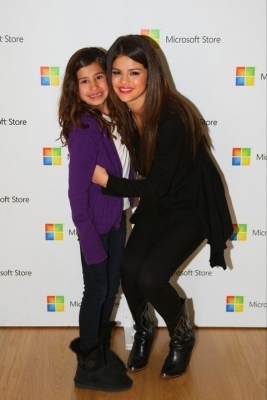  > Microsoft Store Opening show, concerto Meet & Greet at South Coast Plaza