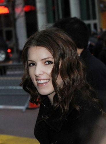  Anna Kendrick with অনুরাগী (Comedy Awards) In NYC (March 26)