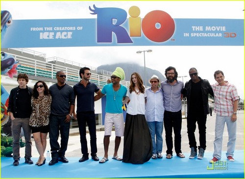  Anne Hathaway Promotes 'Rio' in Rio