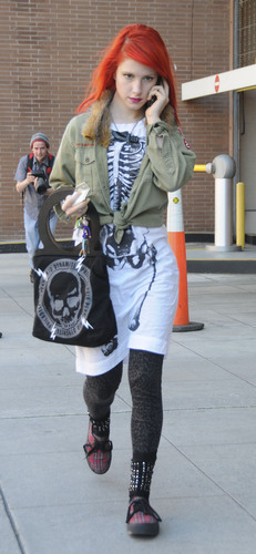  Hayley out in Beverly Hills (28.3.2011)