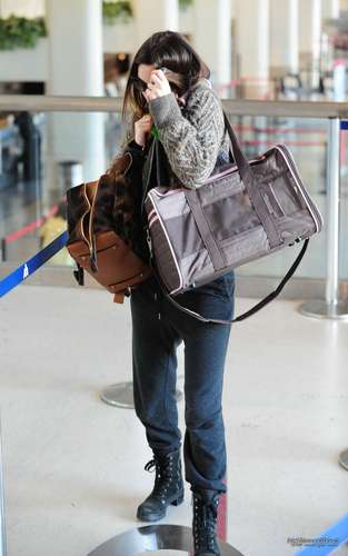  New fotos of Leighton Meester At LAX Airport - March 25