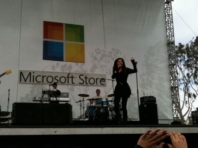  Selena Microsoft Store Opening konsiyerto