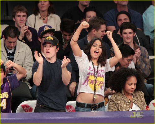  Vanessa & Josh Go to LA Lakers Game