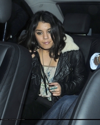  Vanessa out in London