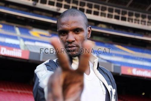  Abidal visited his Друзья during training