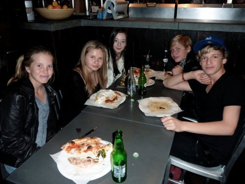  Cody w/ Alli and his Друзья from Australia, Jake Thrupp, McKenzie Comer, and Nusi McCarthy