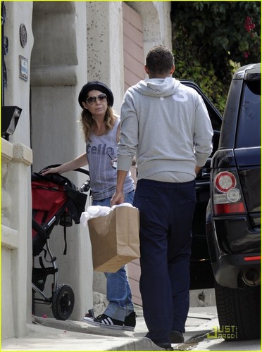  Ellen Pompeo: 일 Out with Stella & Chris Ivery!