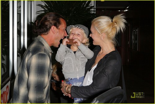  Gwen Stefani: ужин with the Family!