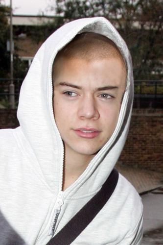  Harry Styles Shaved!