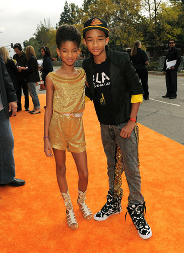  Jaden and Willow on the オレンジ carpet at The Kids' Choice Awards 2011