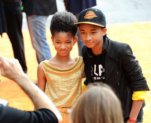  Jaden and Willow on the オレンジ carpet at The Kids' Choice Awards 2011