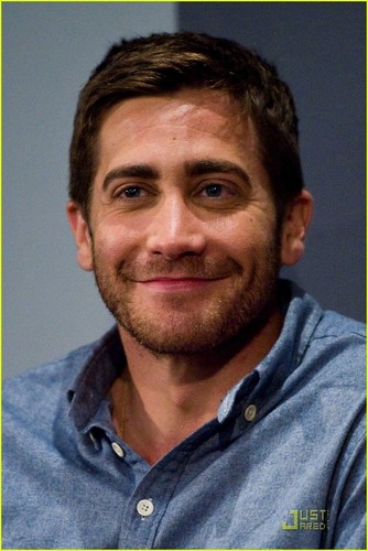  Jake Gyllenhaal: 'Source Code' Comes to mela, apple Soho