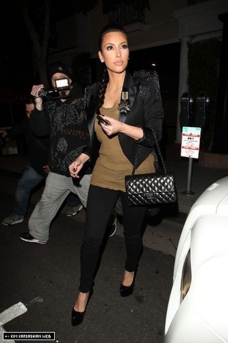  Kim visits Il Sole restaurant for jantar with friends 3/11/11