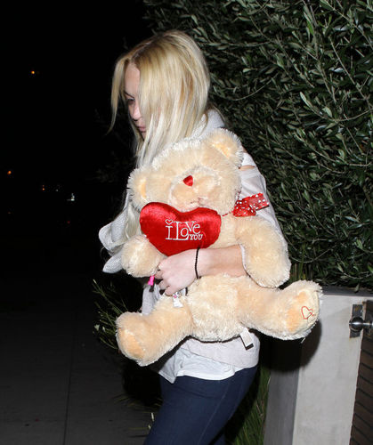  Lindsay Lohan leaving Samnatha Ronson's halaman awal in Los Angeles