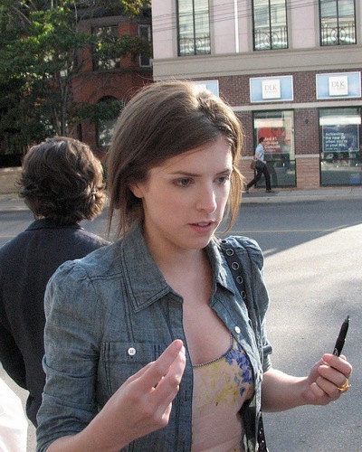  New 사진 of Anna Kendrick in Canada