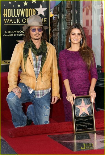  Penelope Cruz: Hollywood Walk of Fame with Johnny Depp!