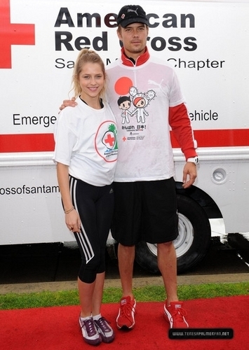  The American Red クロス Youth Run for 日本 Hosted によって Josh Duhamel