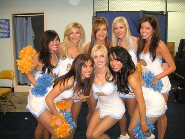 UCLA-cheerleaders-ncaa-cheerleaders-20694273-604-453.jpg