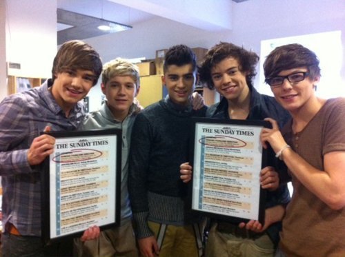  1D = Heartthrobs (Enternal Love) 1D's Book Went To No1 Sunday Times! 爱情 1D Soo Much! 100% Real x