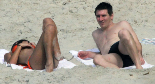  Antonella and Messi in Cancun