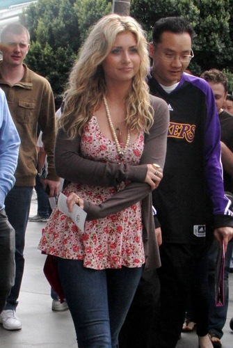  At Staples Center for Lakers Game - 04.03.11