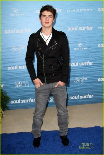  Gregg Sulkin: 'Soul Surfer' Premiere!