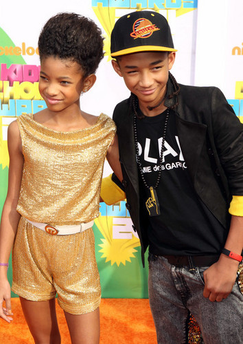  Jaden and Willow on the 橙子, 橙色 carpet at The Kids' Choice Awards 2011