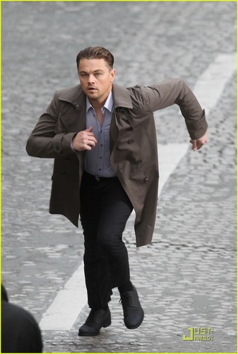  Leonardo DiCaprio Runs For His Life
