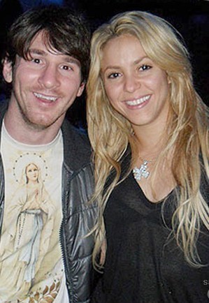  Messi! He conceal Shakira adultery with Jesus on a baju !!!!!