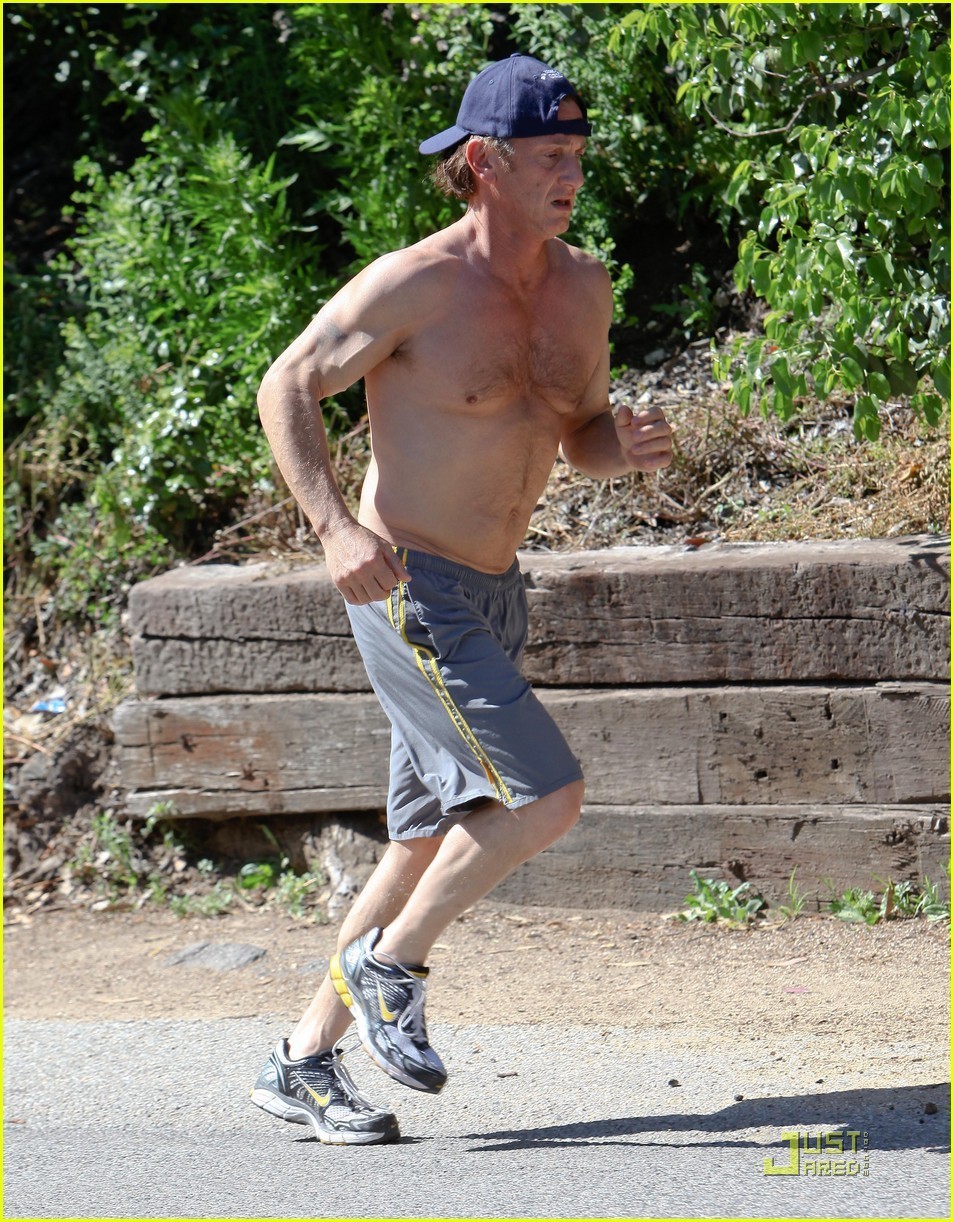 Sean Penn: Shirtless Jogging In Malibu - Hottest Actors Photo (20768862 ...