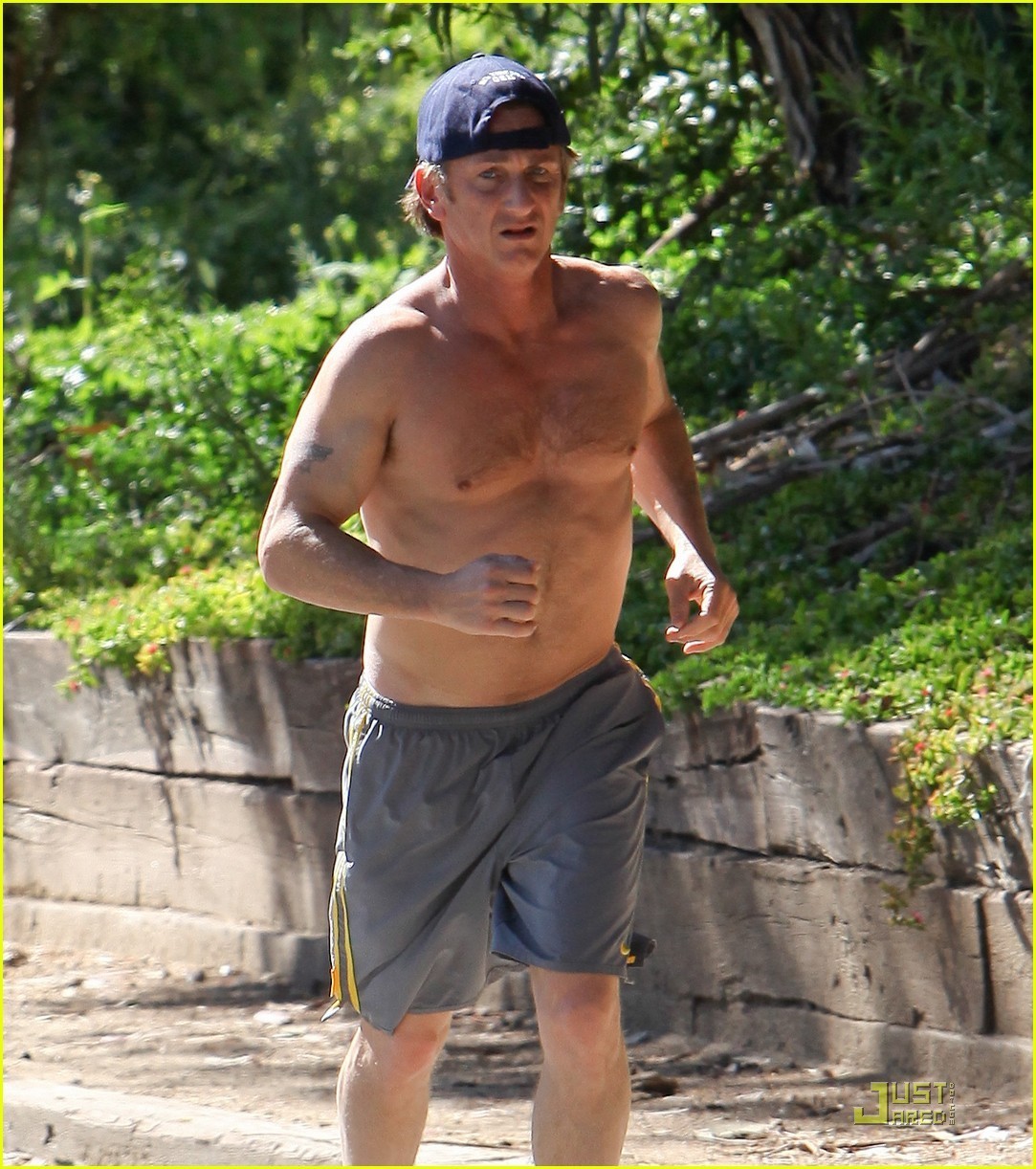 Sean Penn: Shirtless Jogging In Malibu - Hottest Actors Photo (20768897 ...