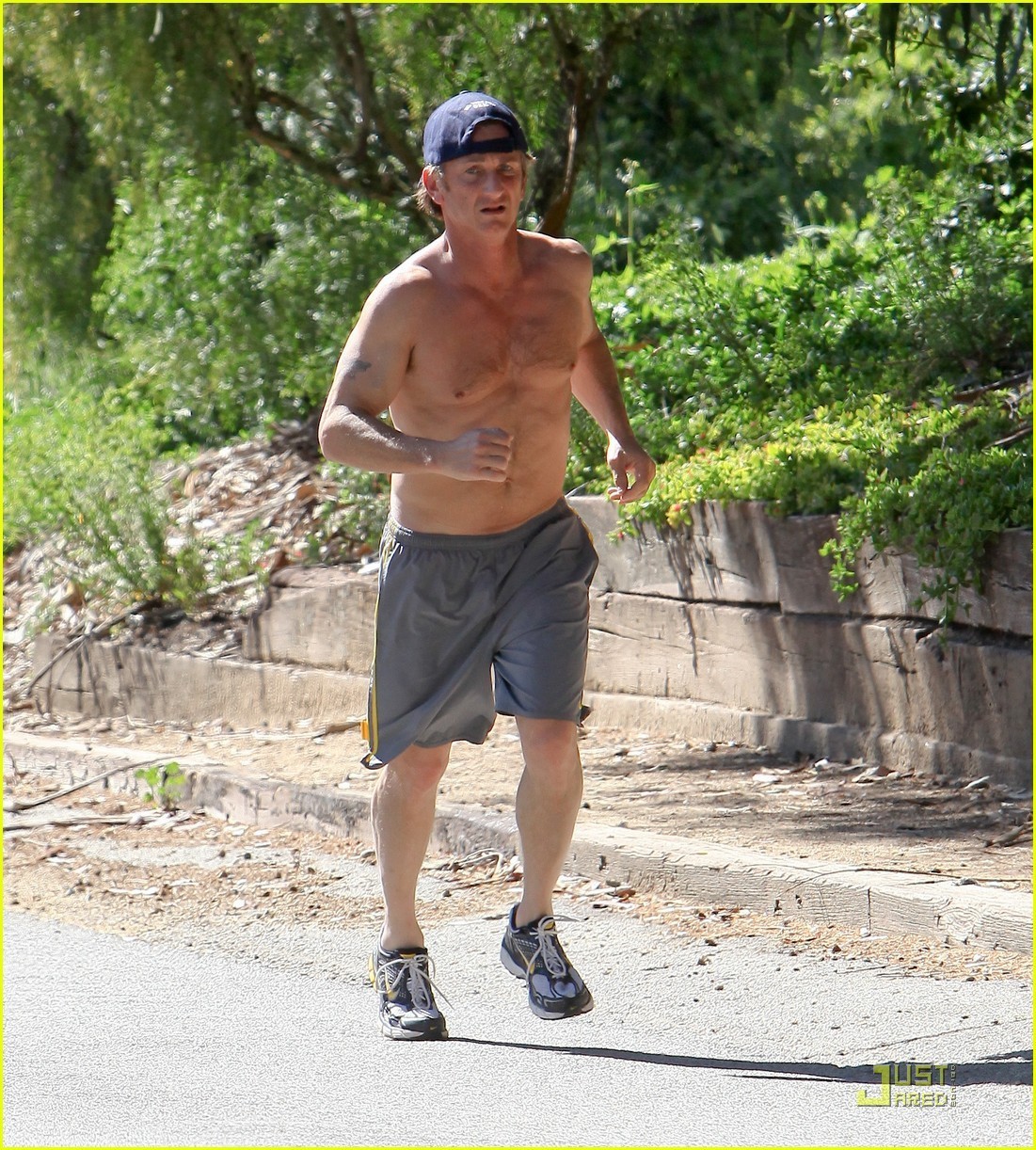 Sean Penn: Shirtless Jogging In Malibu - Hottest Actors Photo (20769019 ...