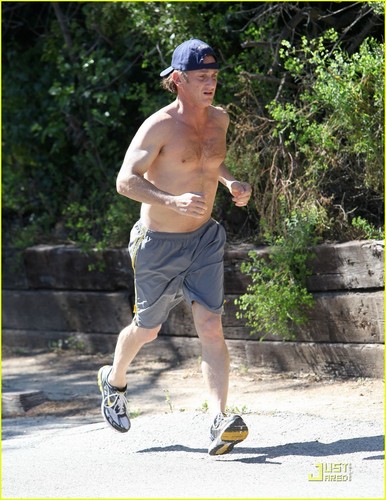 Sean Penn: Shirtless Jogging In Malibu