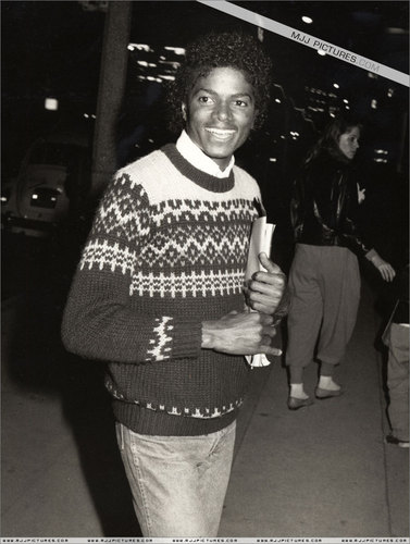 THE KING OF MUSIC AND FASHON AND DANCEING :D MICHAEL JACKSON