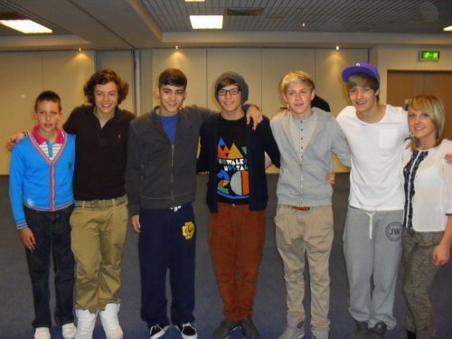  1D = Heartthrobs (Enternal Amore 4 1D) Wiv Fans! Amore 1D Soo Much! 100% Real :) ♥