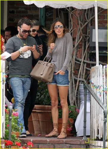  Alessandra Ambrosio: Lunch at The Ivy!