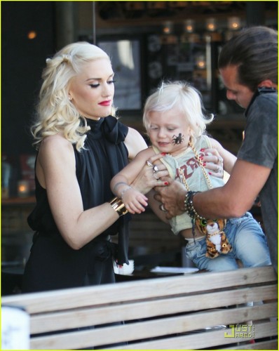  Gwen Stefani: Japanese pagkain with the Fam!