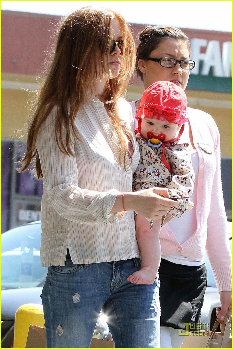 Isla Fisher: Groceries with Baby!