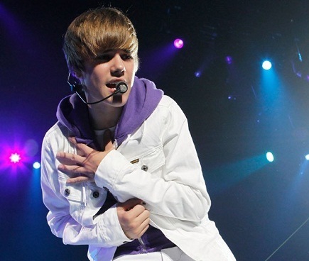 Justin in concert, in Spain