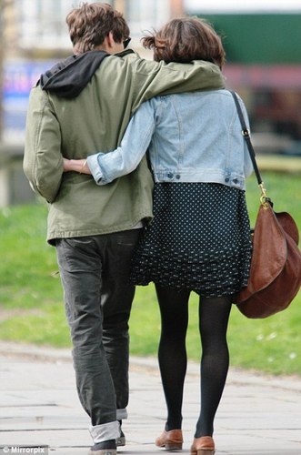  Keira Knightley caught キス new boyfriend James Righton in Hoxton Square [April 9]