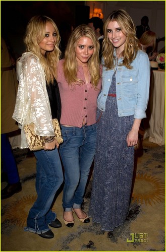  Mary-Kate & Ashley Olsen: 'Textile' Twins