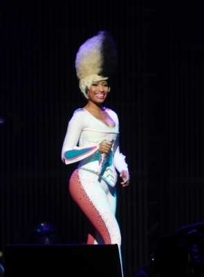  Nicki - Performing At Buffalo [HQ] - March 18th 2011
