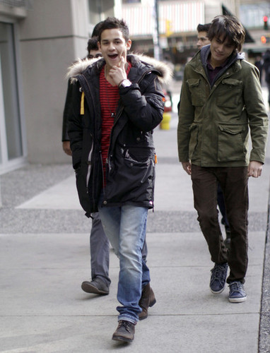  'Twilight' Actors Out And About In Vancouver