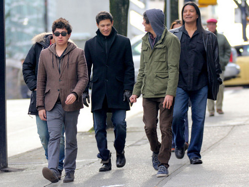  'Twilight' Actors Out And About In Vancouver