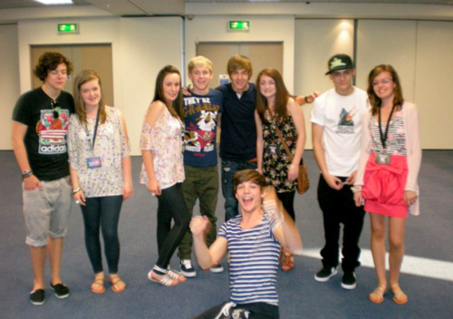  1D = Heartthrobs (Enternal pag-ibig 4 1D) Wiv fans At Cardiff! pag-ibig 1D Soo Much! 100% Real :) ♥