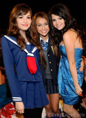  Demi, Miley, And Selena Gomez cosplay