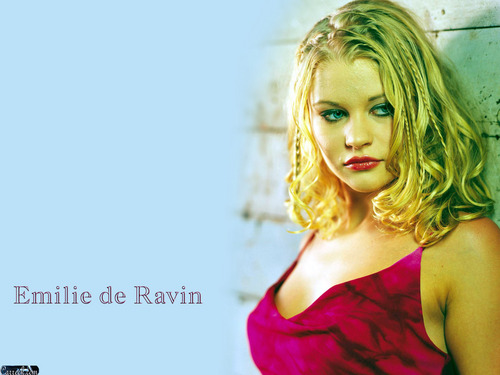  Emilie de Ravin