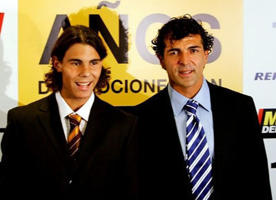  In the picture, Nadal (R) and his uncle, the former Barcelona player Miguel एंजल Nadal