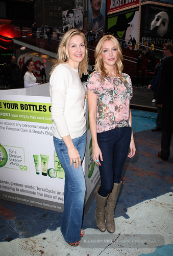 Kelly Rutherford & Katie Cassidy Launch The Garnier Cleaner Greener Tour