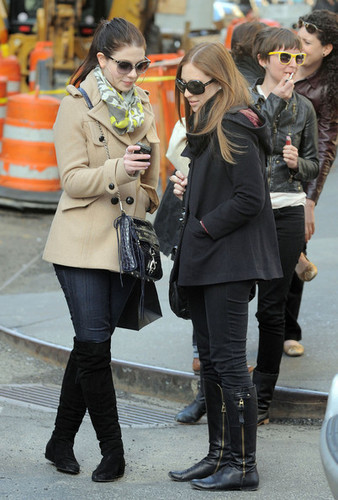  Michelle Trachtenberg Out Shopping In New York
